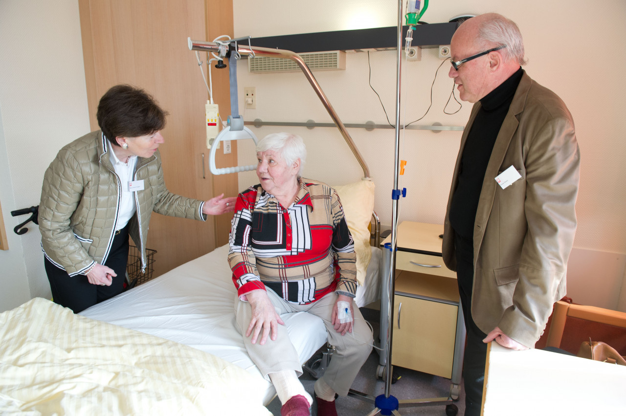 Patientin Anette Gelmel  mit Patin Marie-Theres Touppen und Pate Reiner Hewer