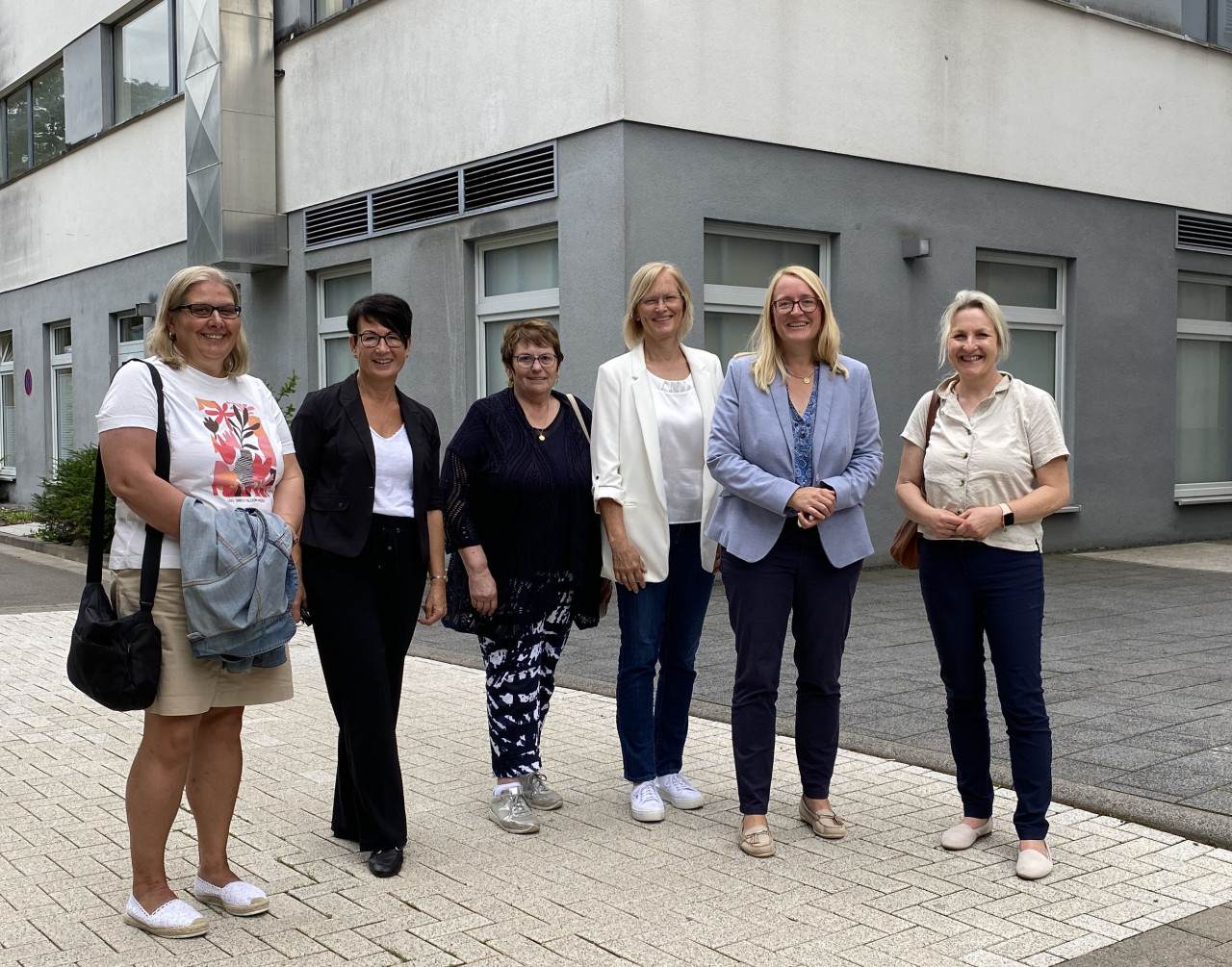 von v. l. n. r.: Judith Hettrich, Margret Reiter, Hannelore Maier, Christiane Böning, Anja Wagner-Scheid, Landesvorsitzende AWS, MdL und Barbara Hartmann