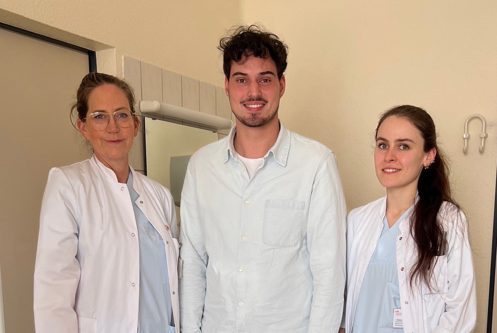 Das Foto zeigt Frau Dr. Lehmann, Herr Fröhlich und Frau Dr. Stürmer. 