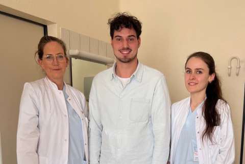 Das Foto zeigt Frau Dr. Lehmann, Herr Fröhlich und Frau Dr. Stürmer. 
